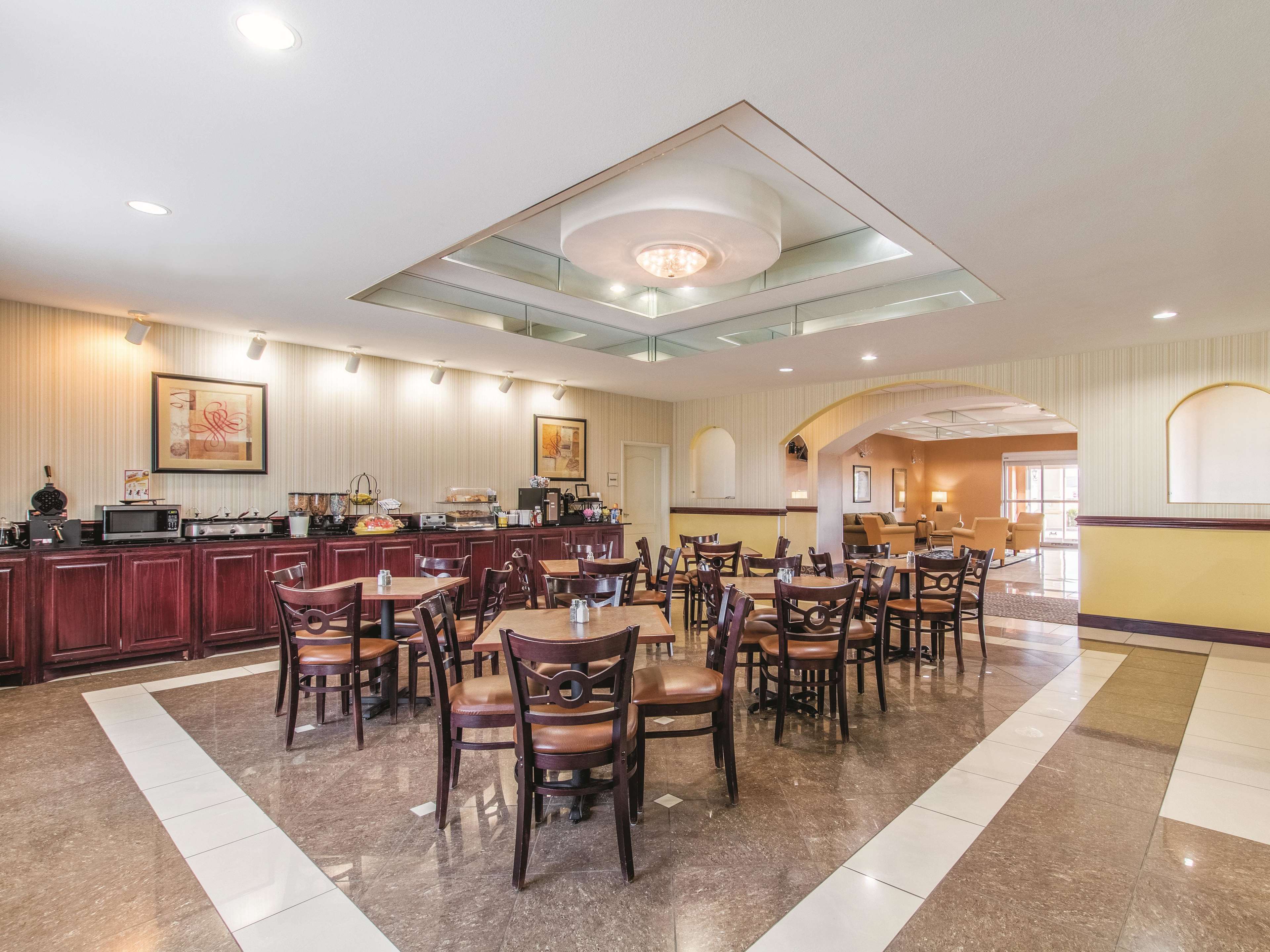 La Quinta Inn & Suites by Wyndham Bridgeport