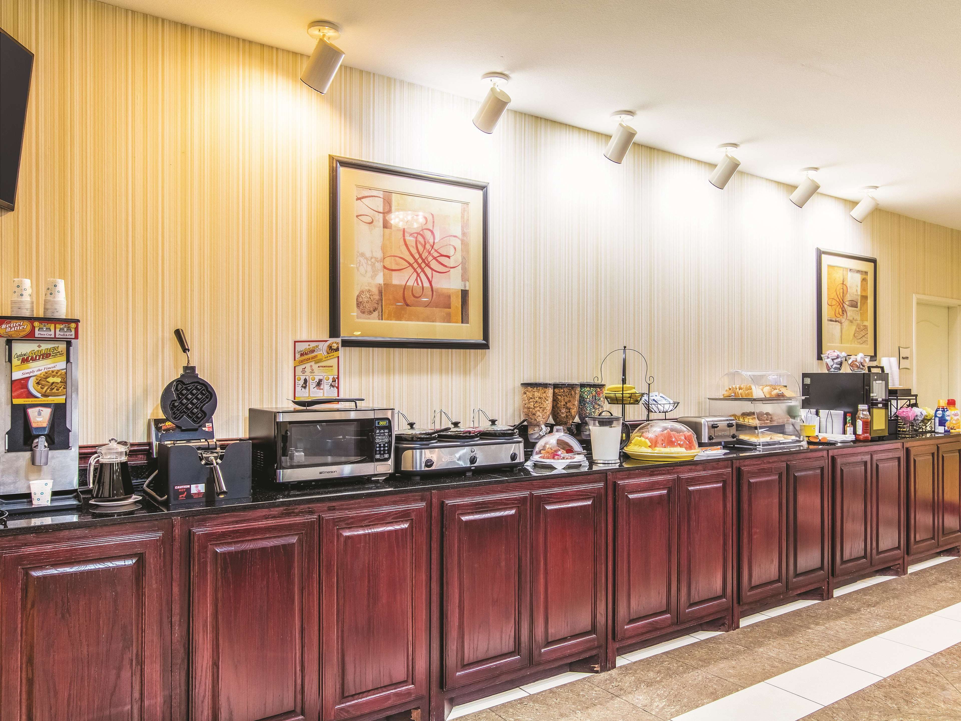 La Quinta Inn & Suites by Wyndham Bridgeport