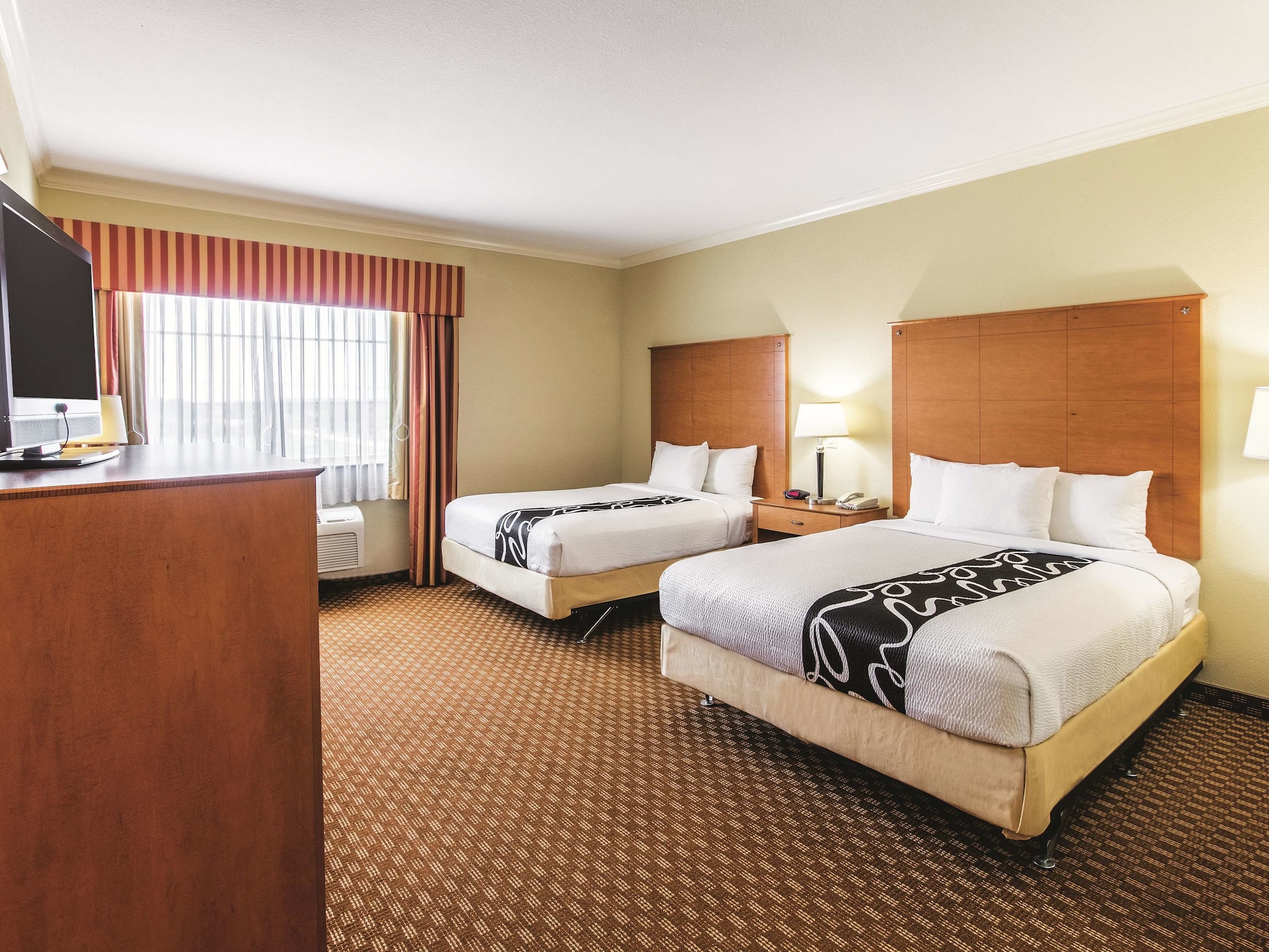 La Quinta Inn & Suites by Wyndham Bridgeport