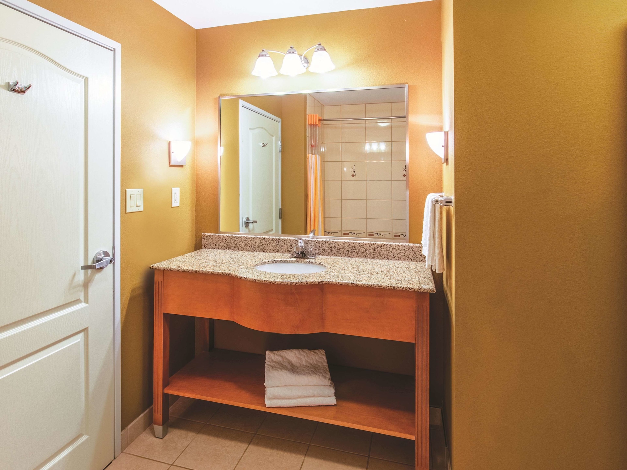 La Quinta Inn & Suites by Wyndham Bridgeport