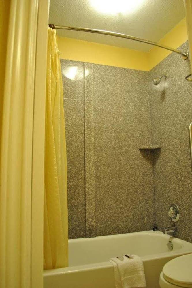 Executive Inn Brookshire