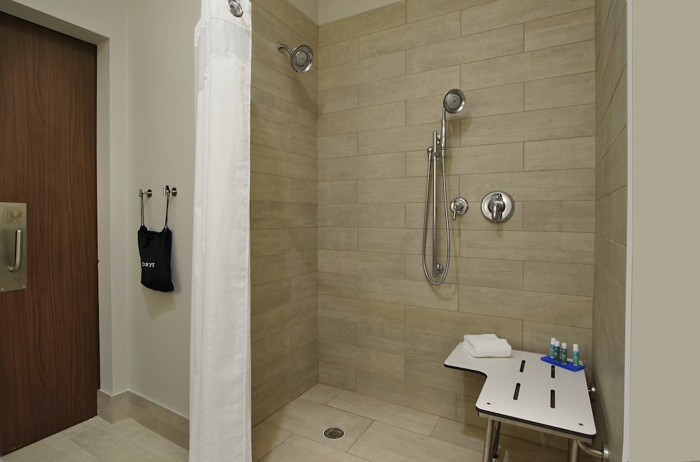 Holiday Inn Express & Suites Brookshire - Katy Freeway