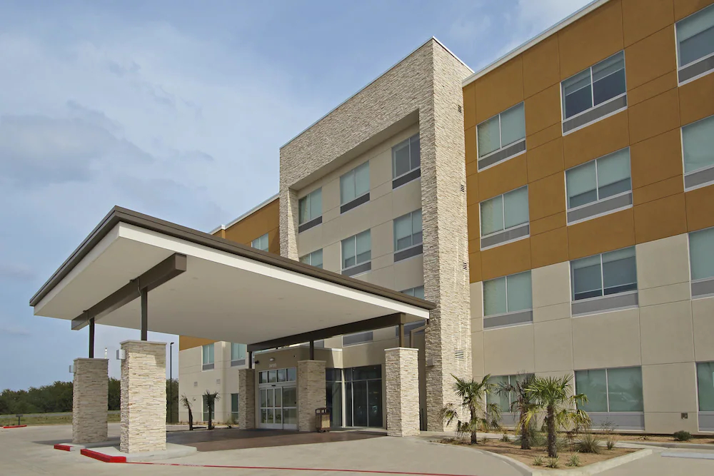 Holiday Inn Express & Suites Brookshire - Katy Freeway