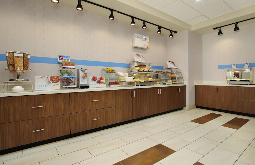 Holiday Inn Express & Suites Brookshire - Katy Freeway