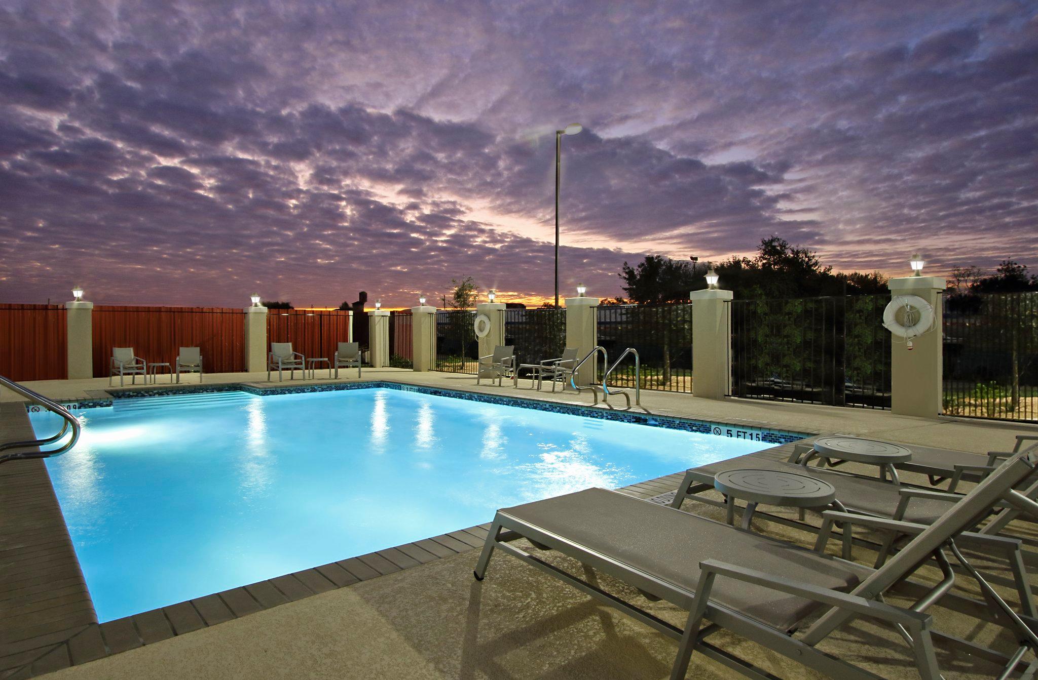 Holiday Inn Express & Suites Brookshire - Katy Freeway