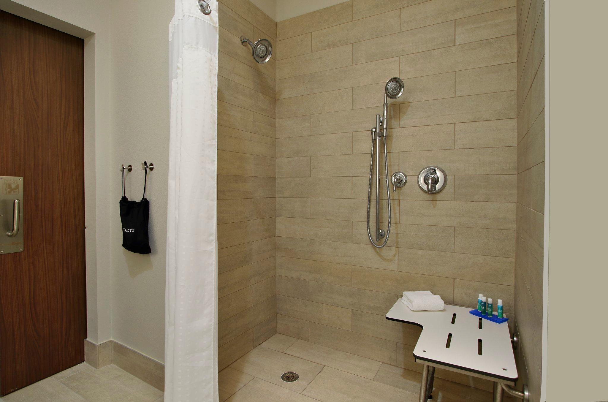 Holiday Inn Express & Suites Brookshire - Katy Freeway