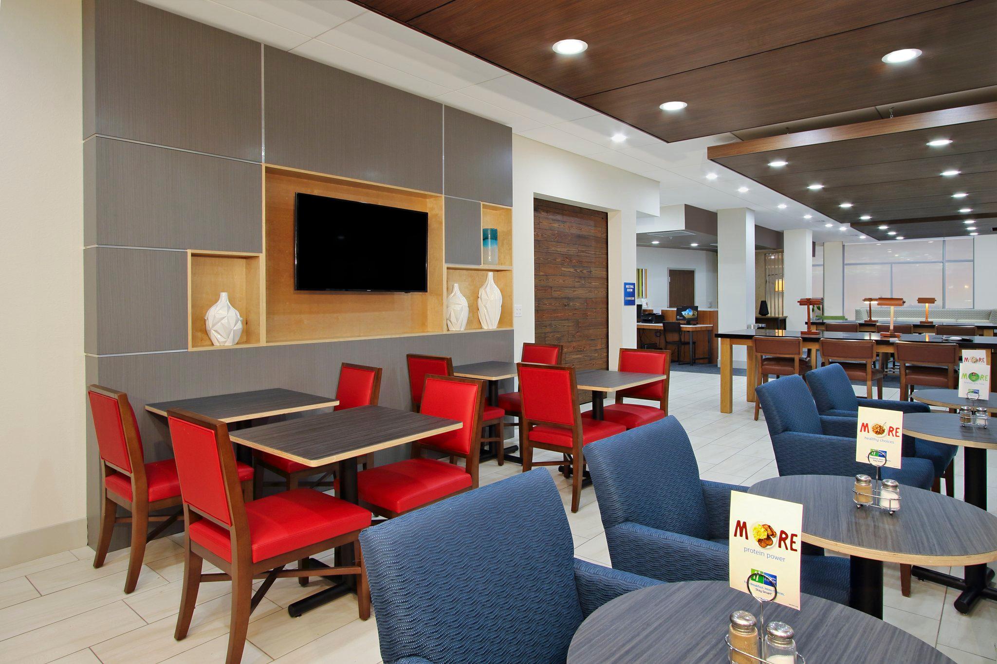 Holiday Inn Express & Suites Brookshire - Katy Freeway