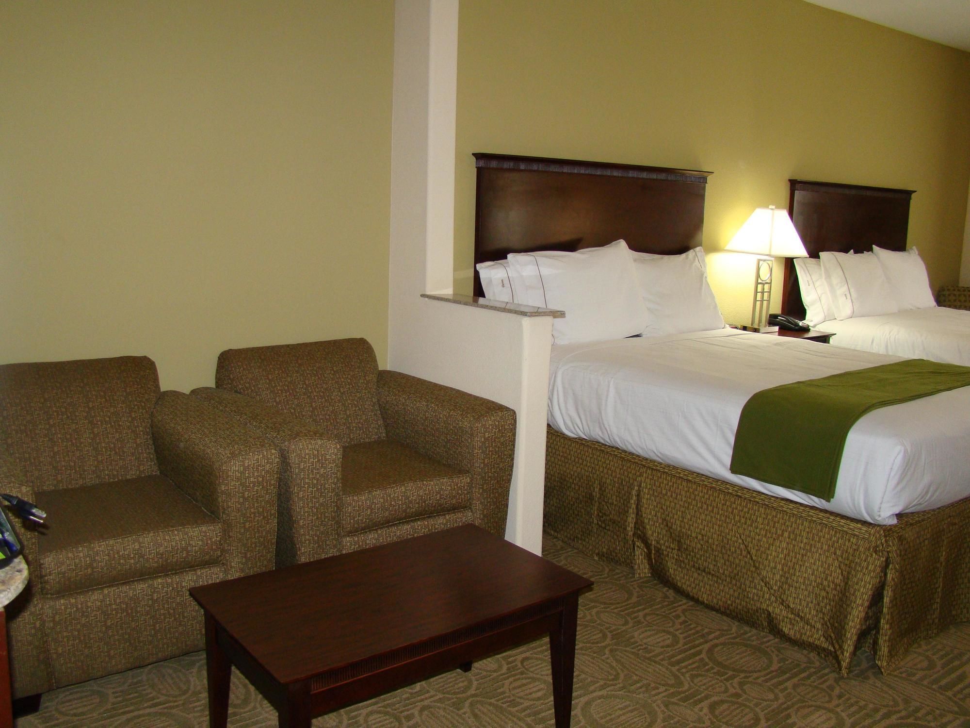 Holiday Inn Express Hotel & Suites Brownfield