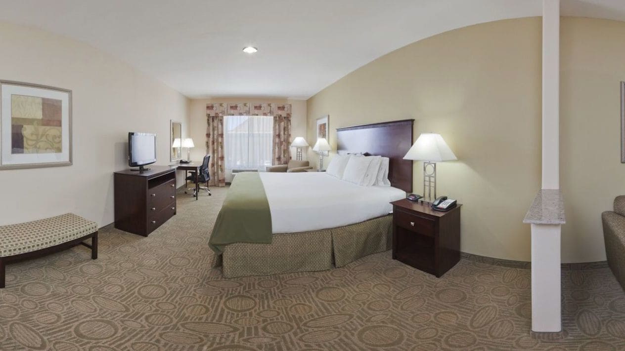 Holiday Inn Express Hotel & Suites Brownfield
