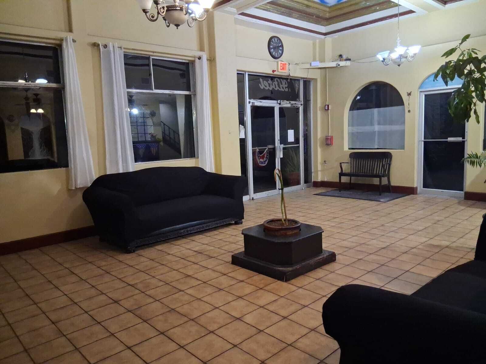 Best Value Inn Colonial
