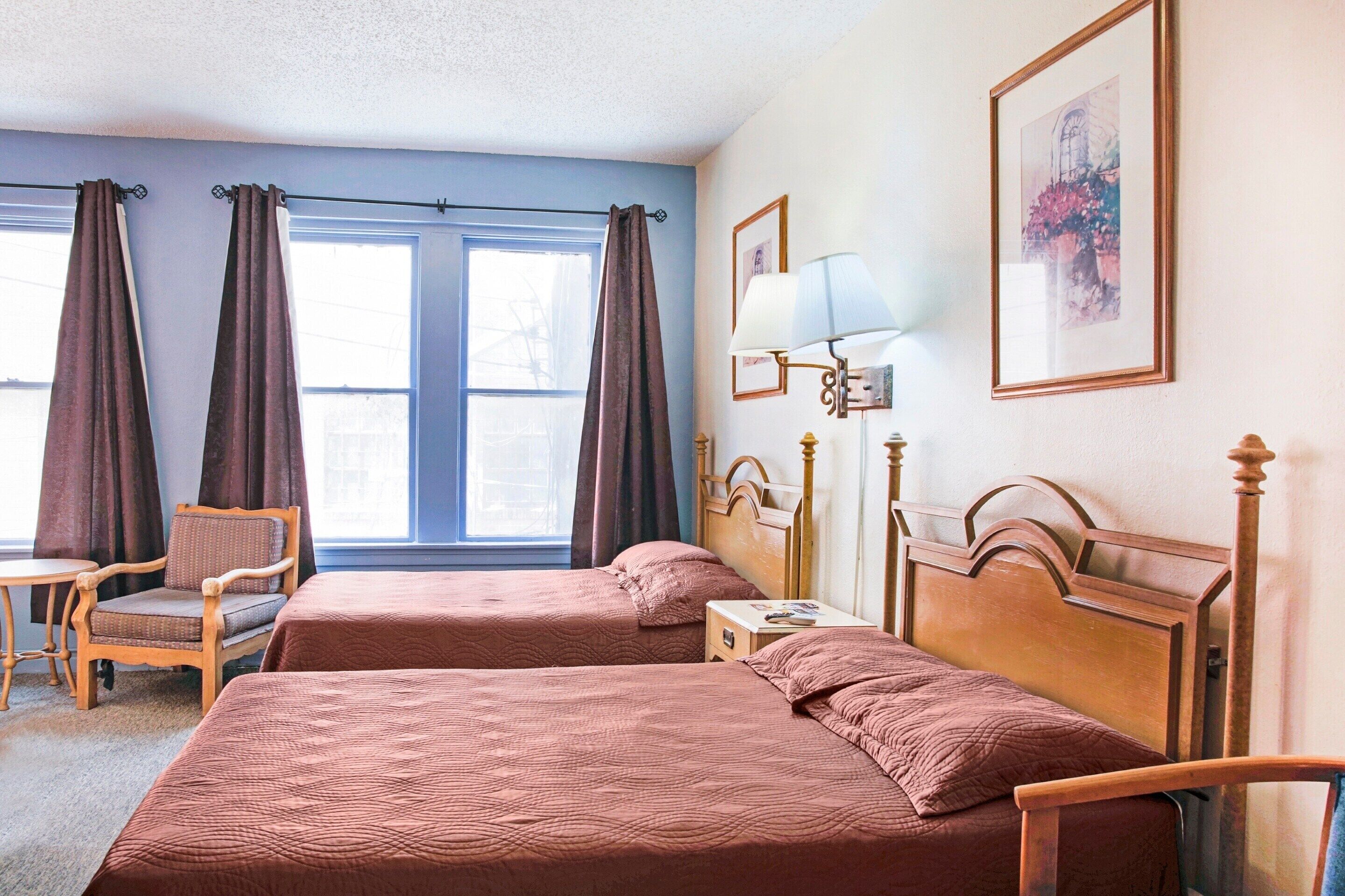 OYO Cameron Historic Hotel Brownsville I-69E