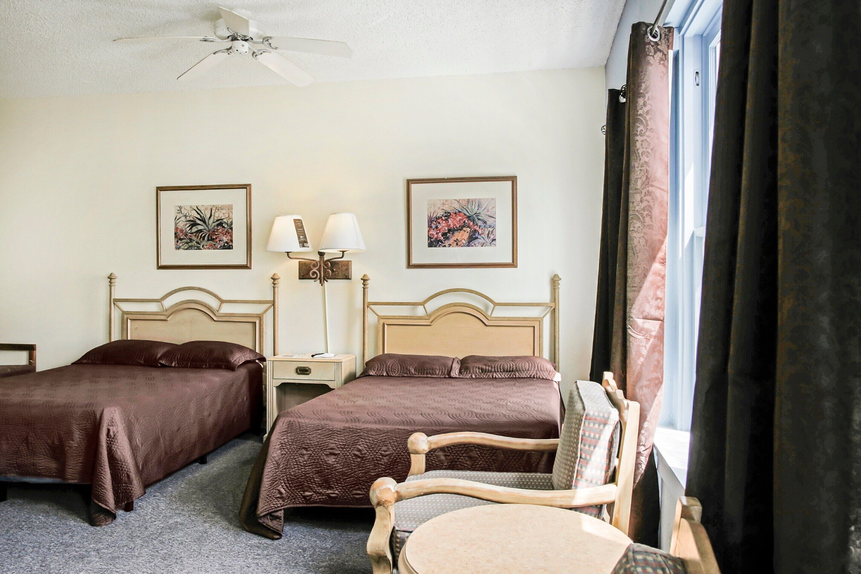 OYO Cameron Historic Hotel Brownsville I-69E