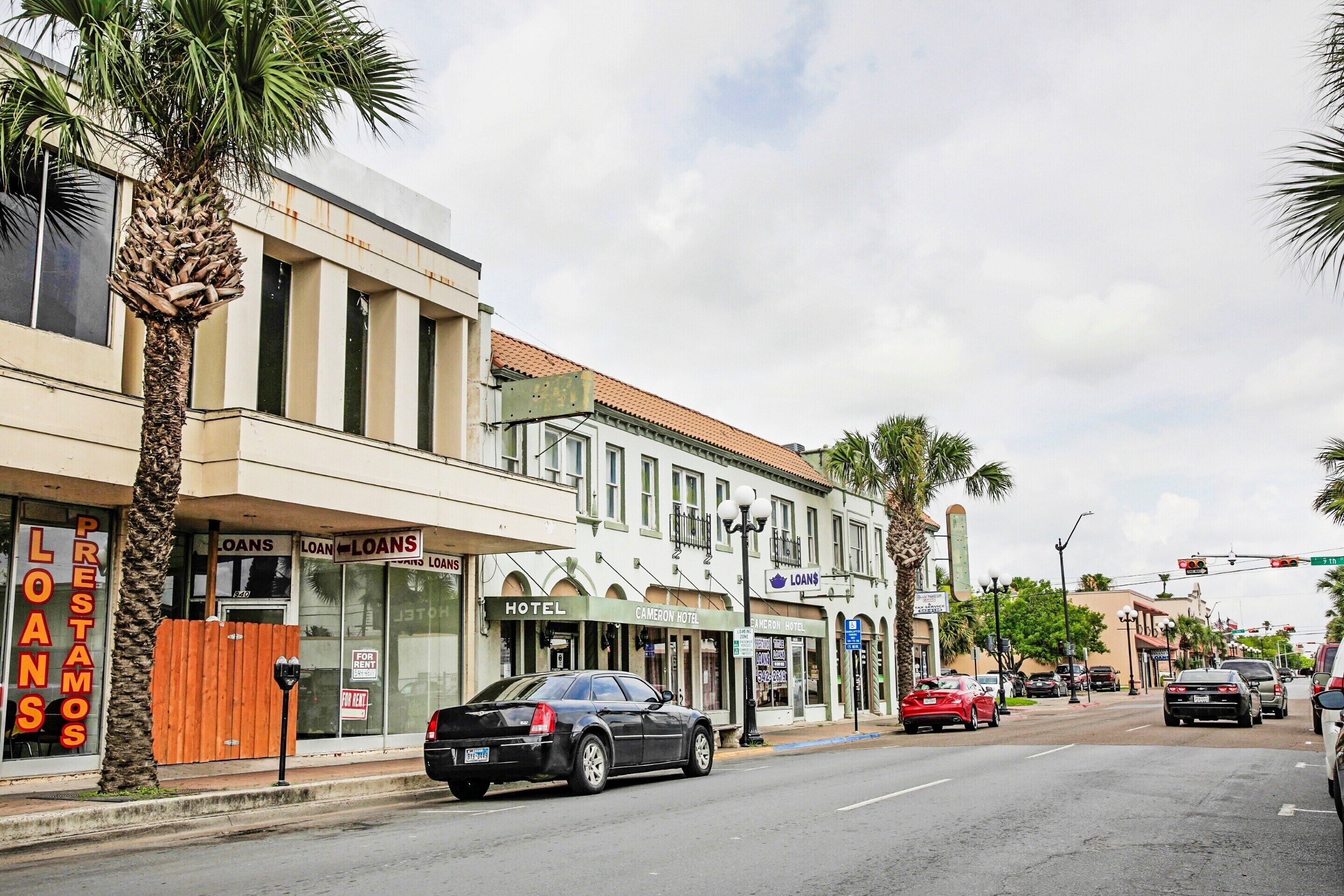 OYO Cameron Historic Hotel Brownsville I-69E