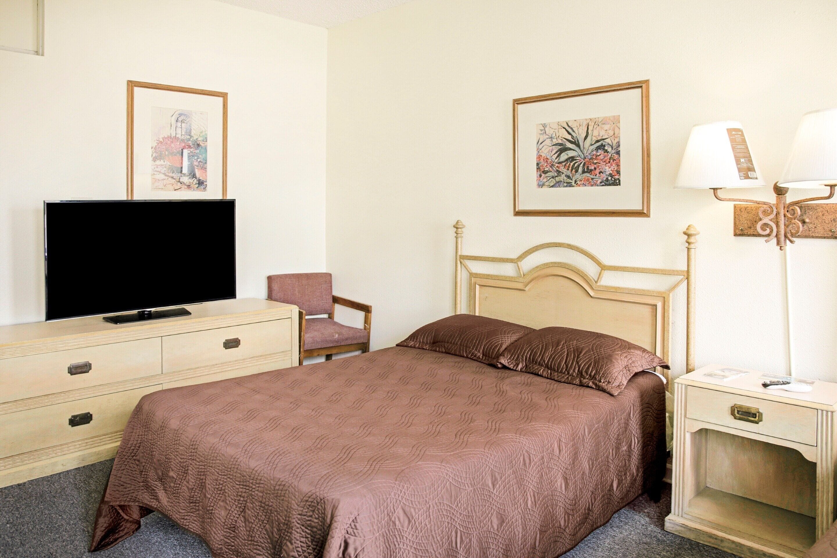 OYO Cameron Historic Hotel Brownsville I-69E