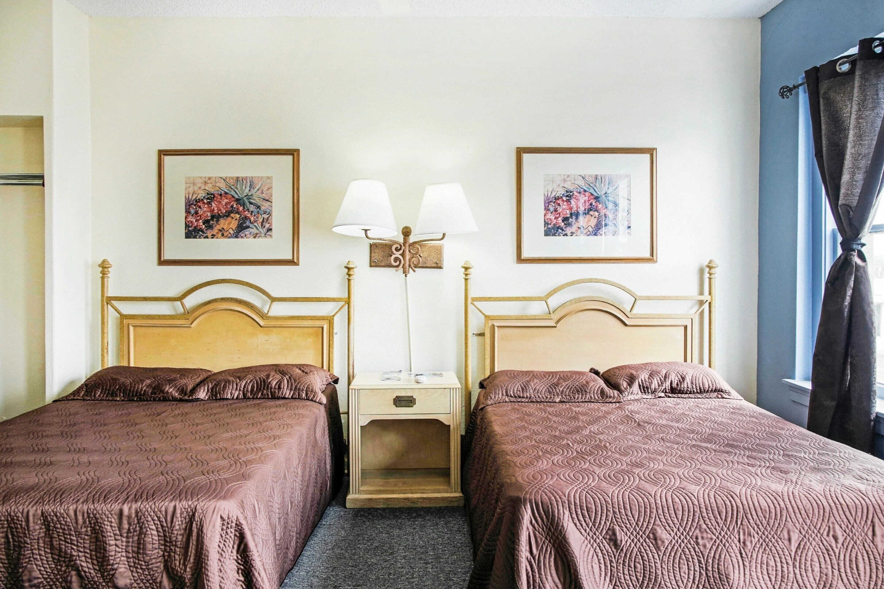 OYO Cameron Historic Hotel Brownsville I-69E