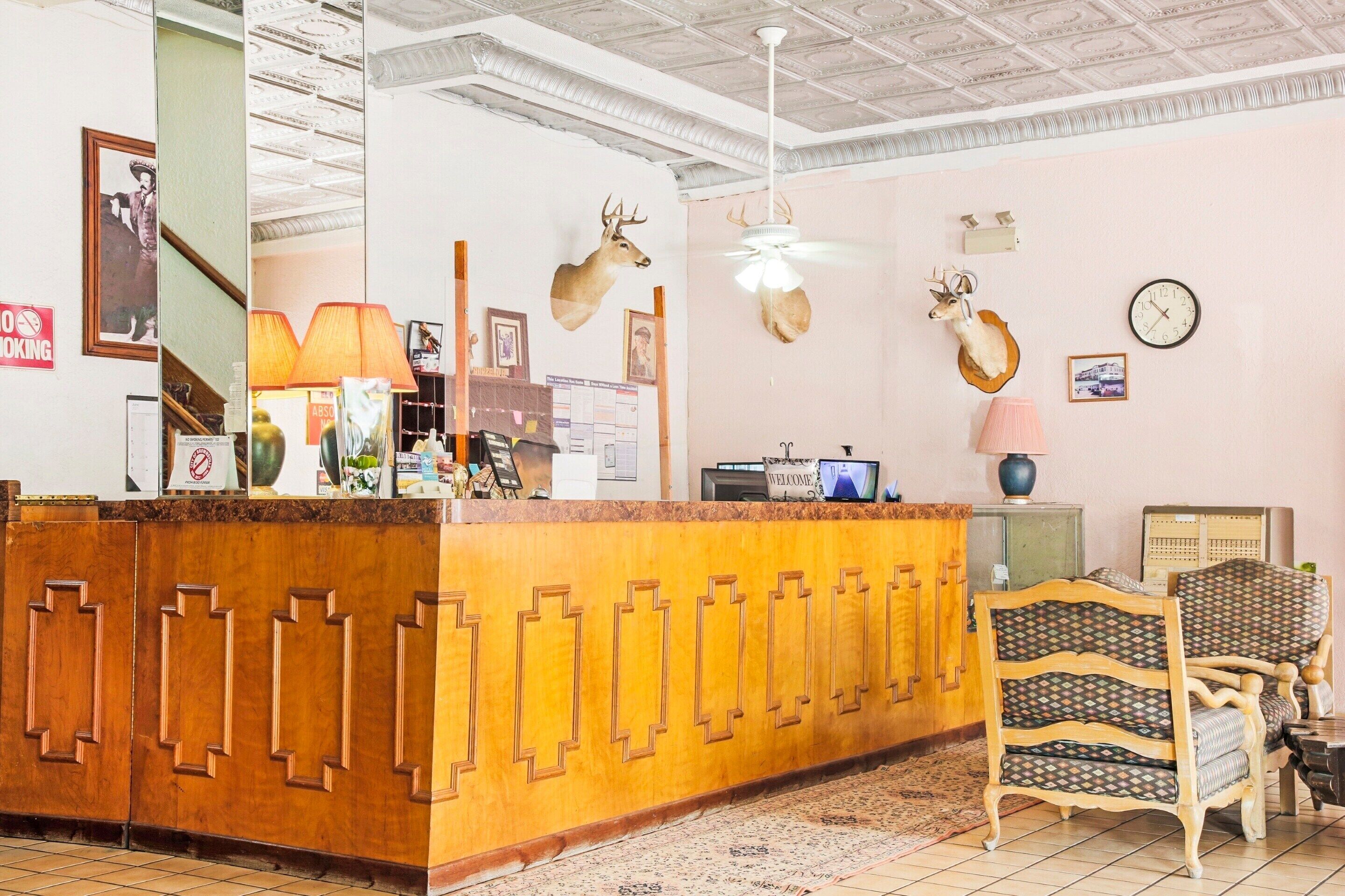 OYO Cameron Historic Hotel Brownsville I-69E