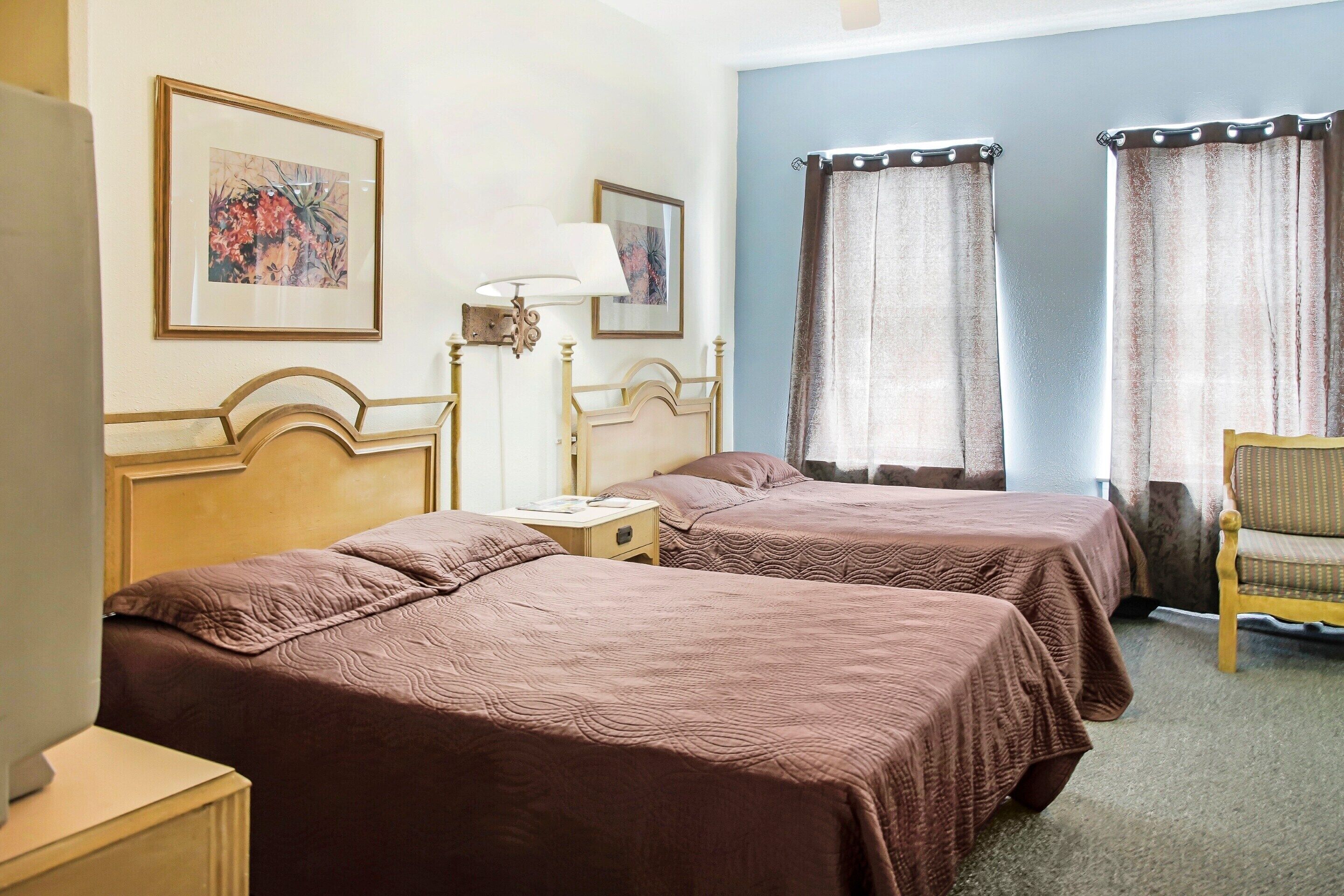 OYO Cameron Historic Hotel Brownsville I-69E