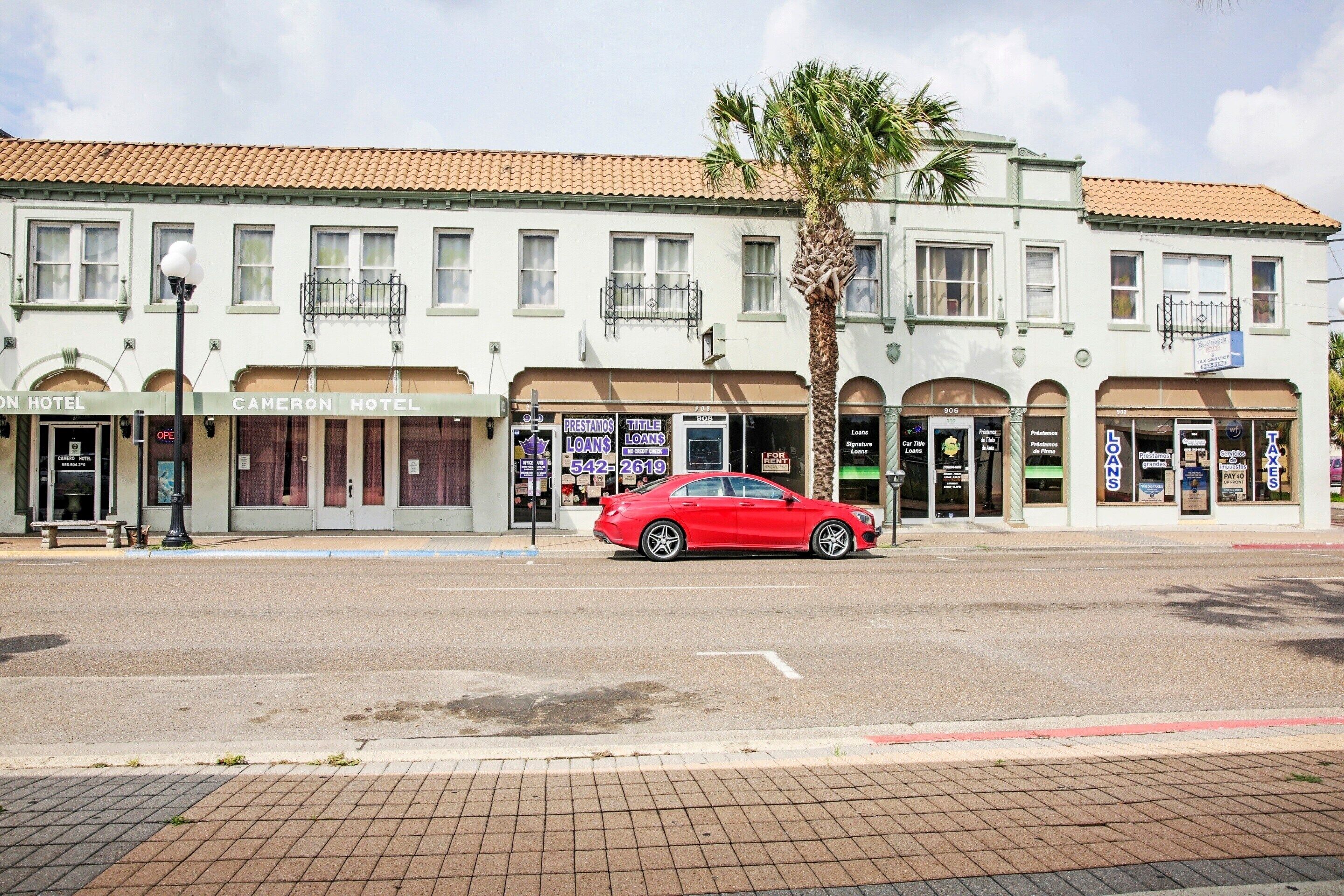 OYO Cameron Historic Hotel Brownsville I-69E