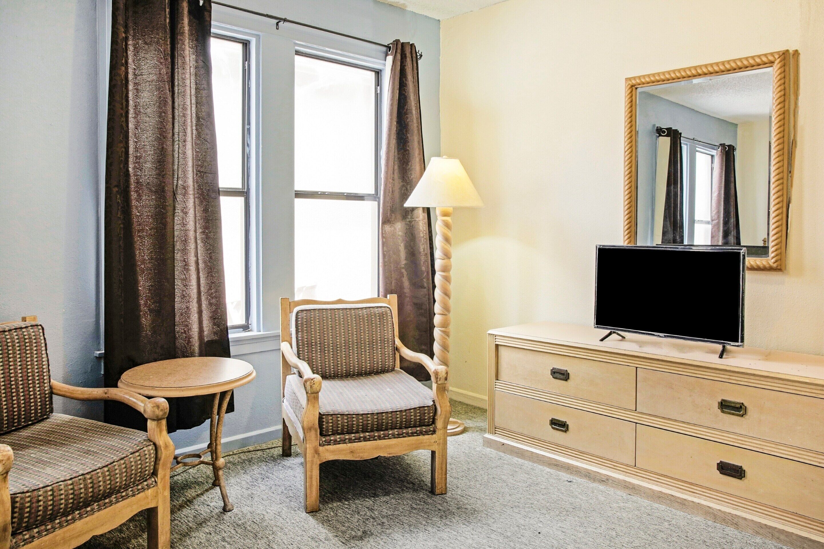 OYO Cameron Historic Hotel Brownsville I-69E