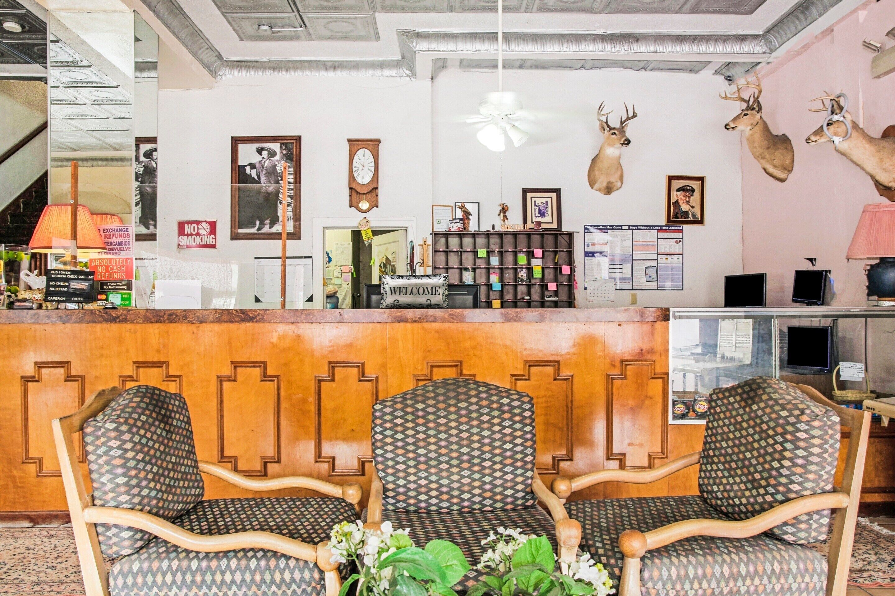 OYO Cameron Historic Hotel Brownsville I-69E