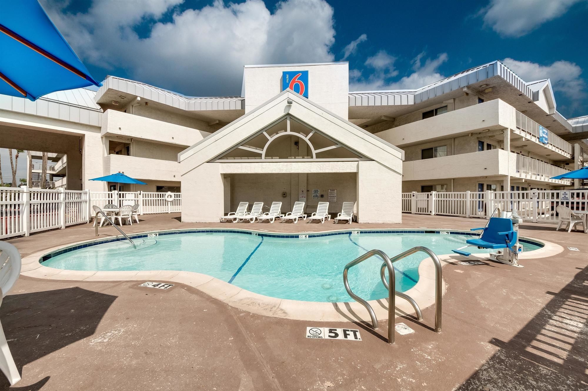 Motel 6 Brownsville North #4625