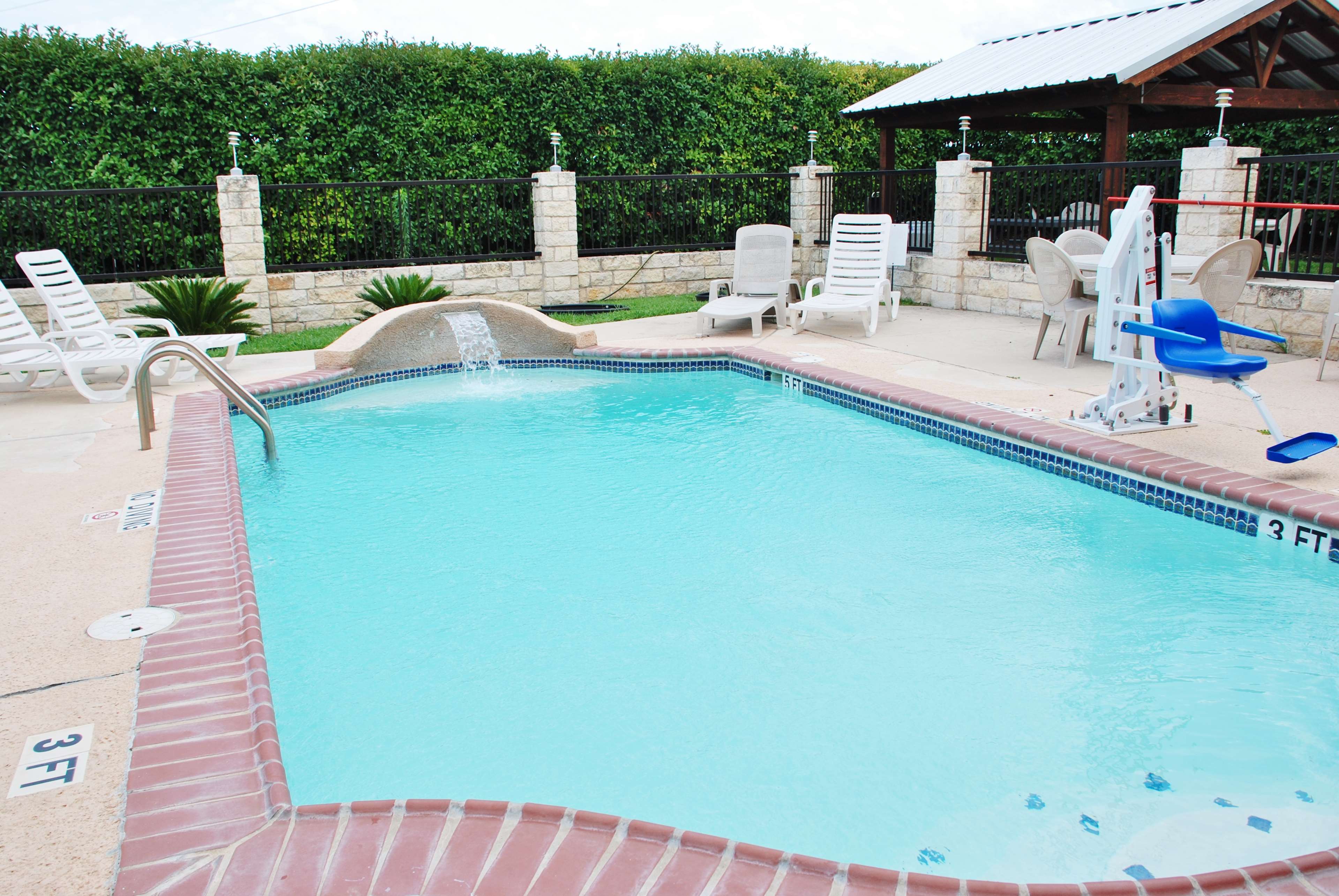 Americas Best Value Inn Buda