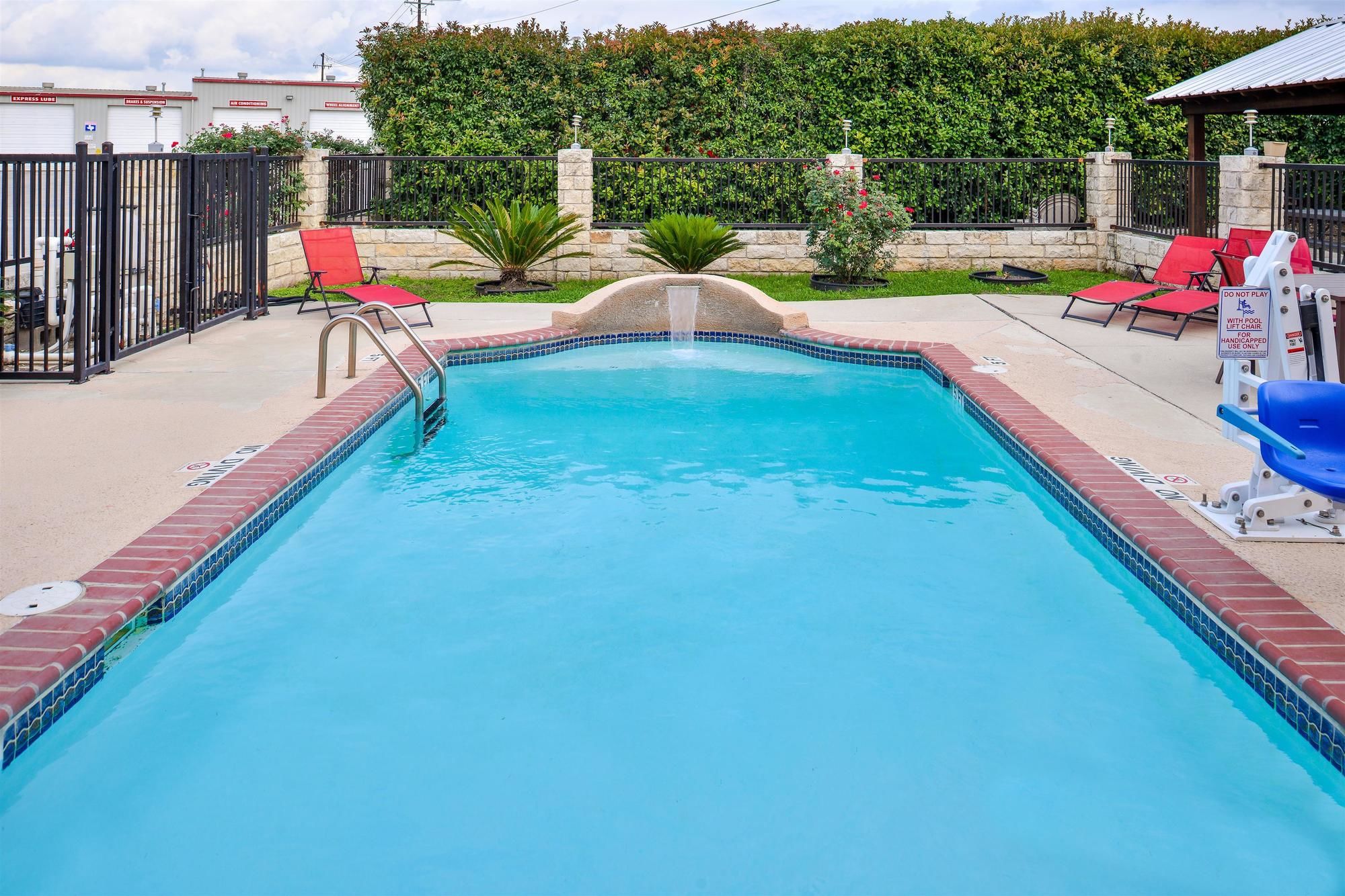 Americas Best Value Inn Buda