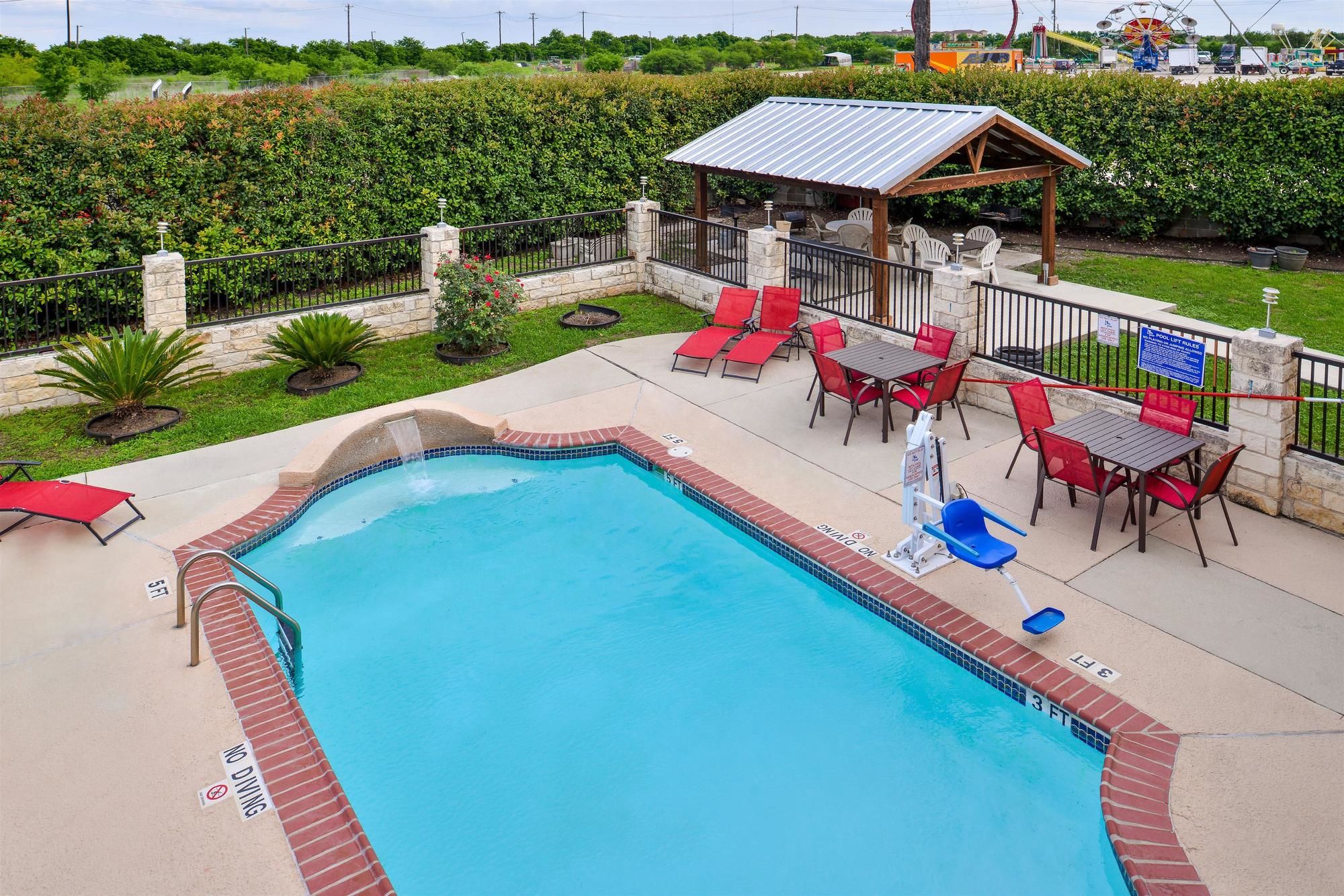 Americas Best Value Inn Buda