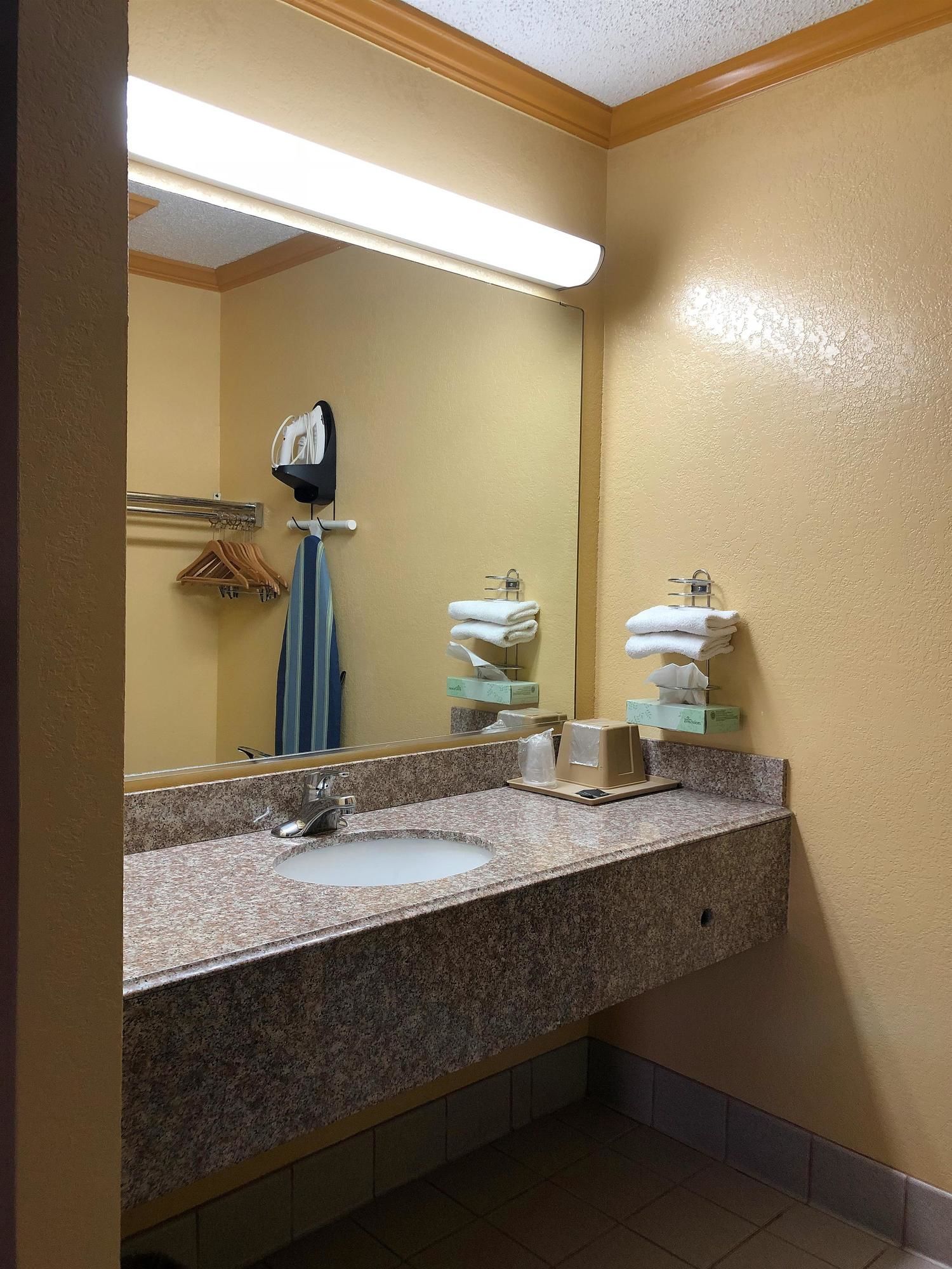 Americas Best Value Inn Buda