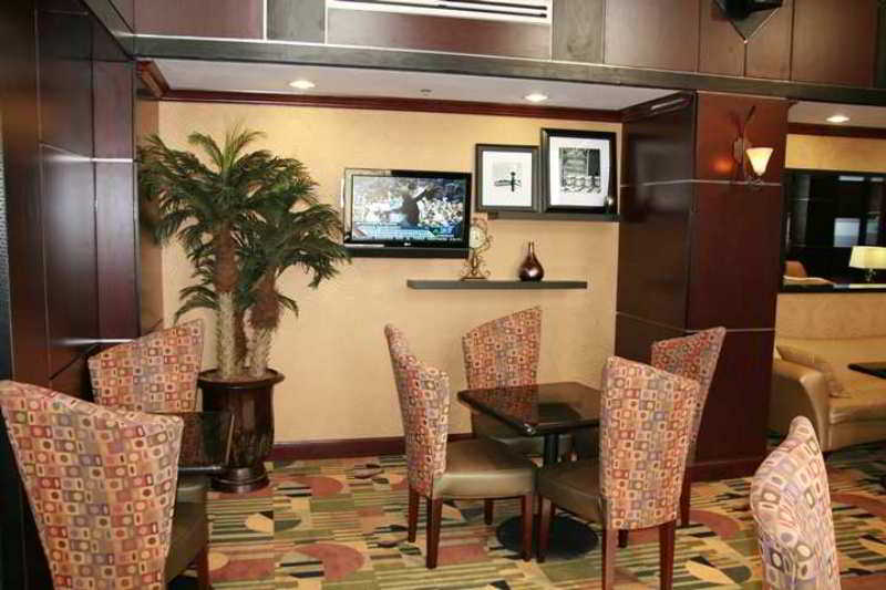 Hampton Inn & Suites Buda
