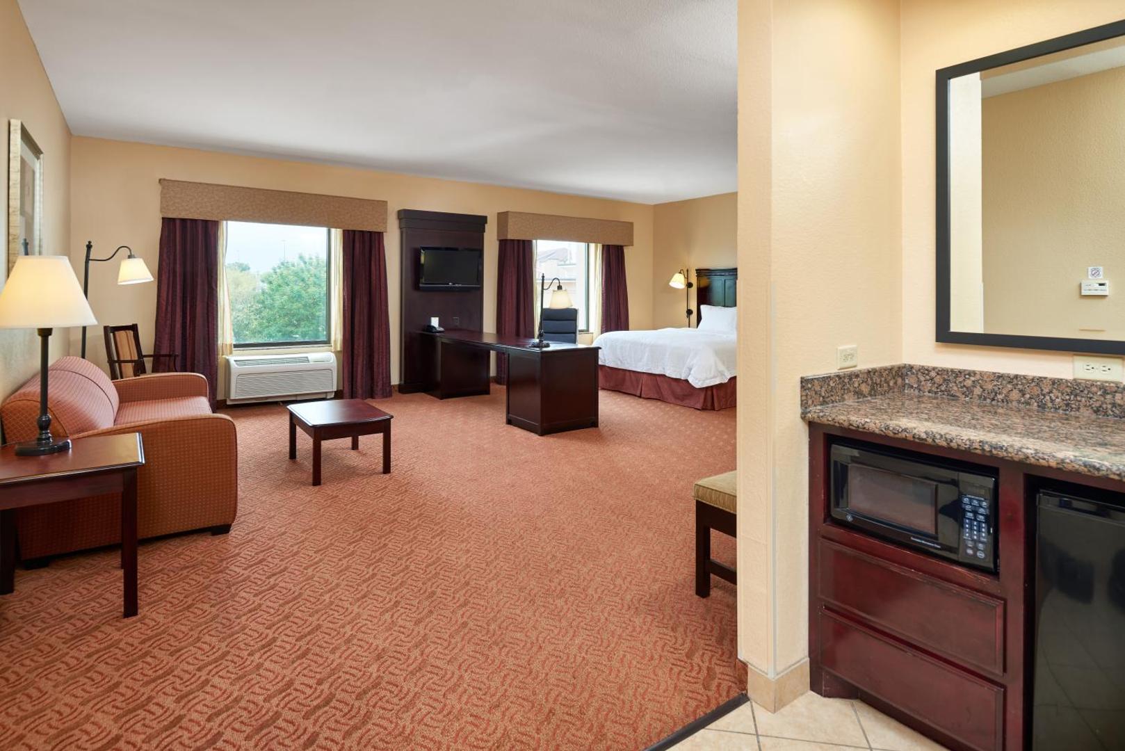 Hampton Inn & Suites Buda