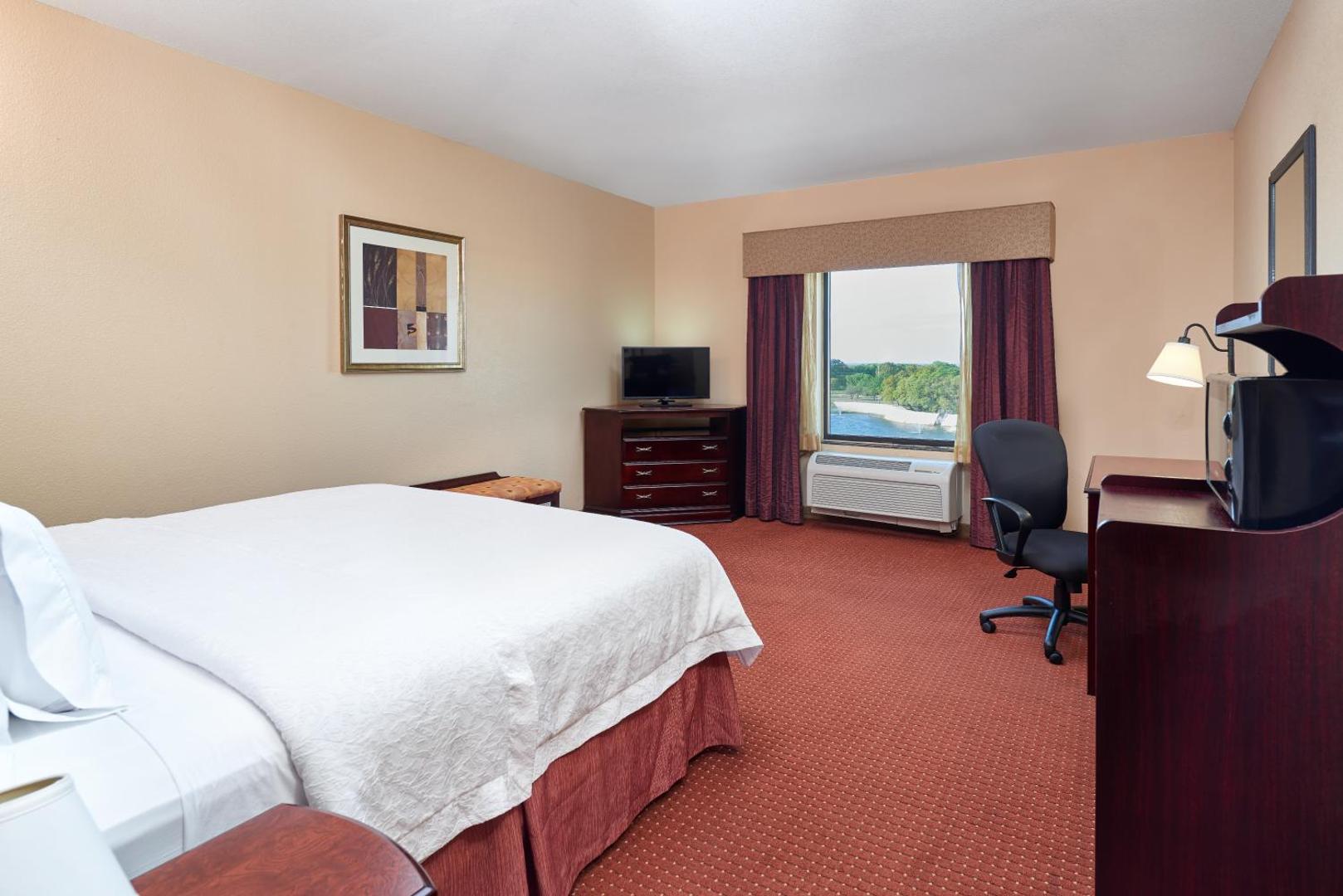 Hampton Inn & Suites Buda