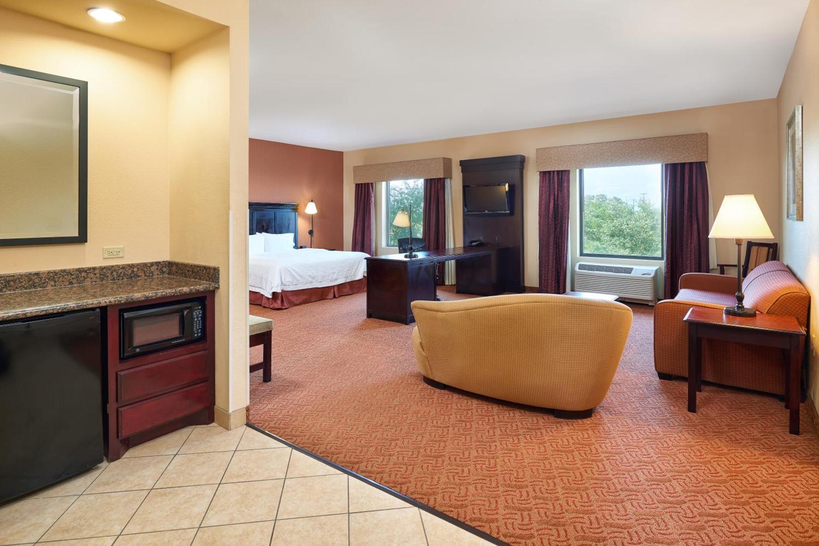 Hampton Inn & Suites Buda