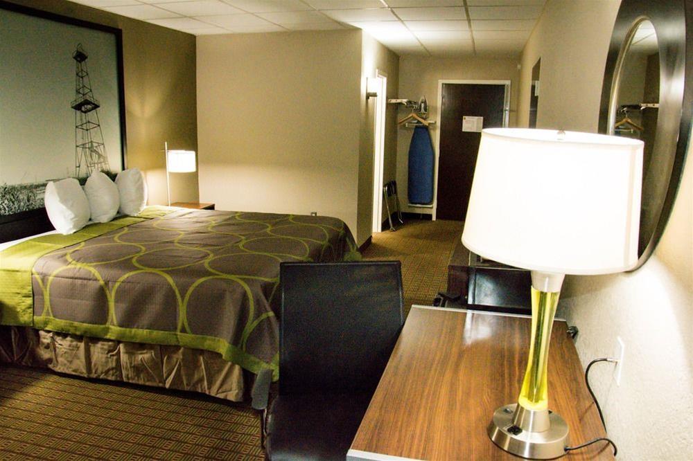 Super 8 by Wyndham Buffalo
