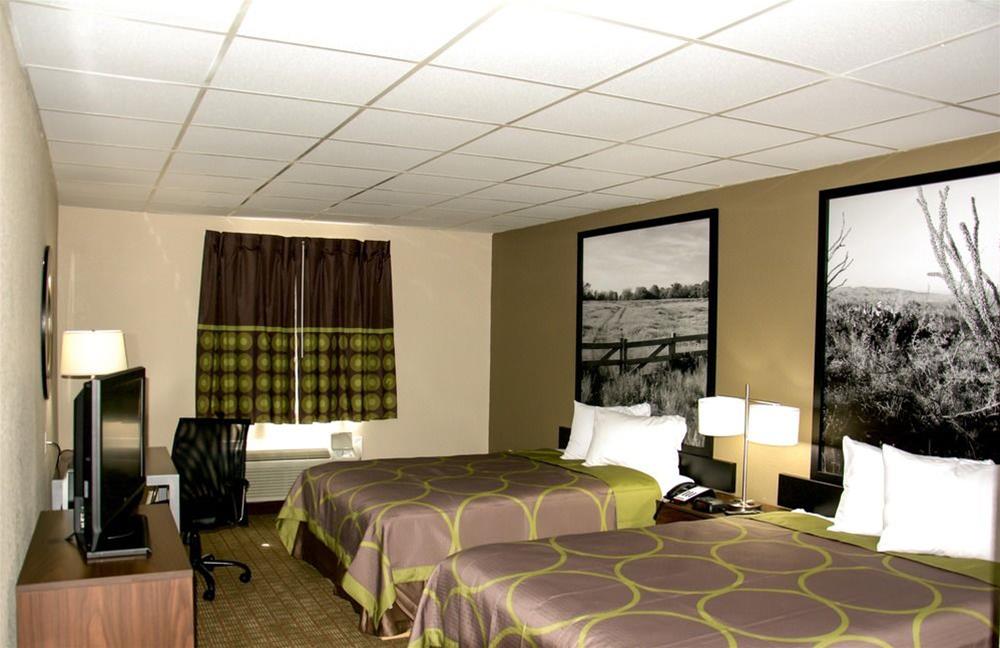 Super 8 by Wyndham Buffalo
