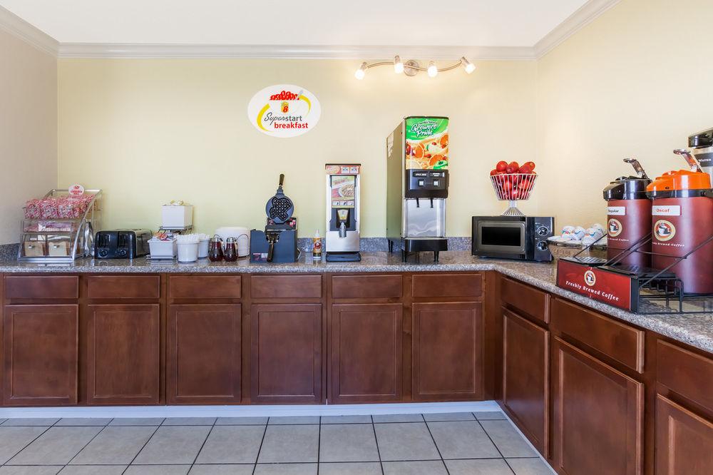 Super 8 by Wyndham Buffalo