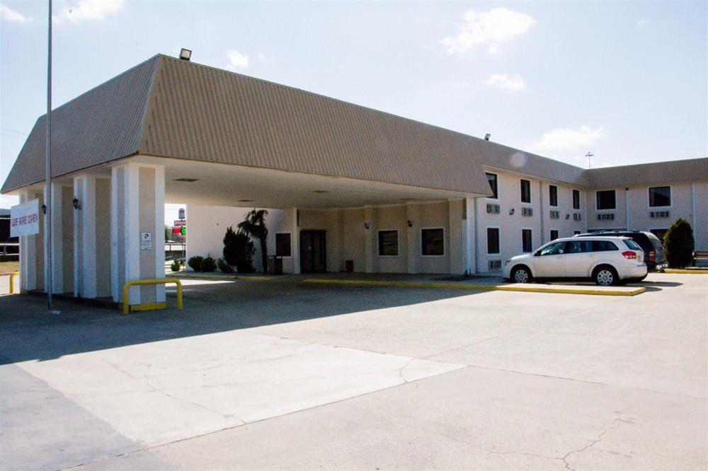 Super 8 by Wyndham Buffalo