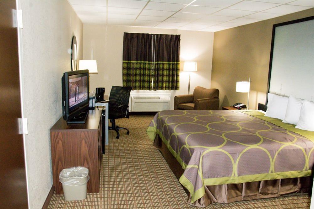 Super 8 by Wyndham Buffalo