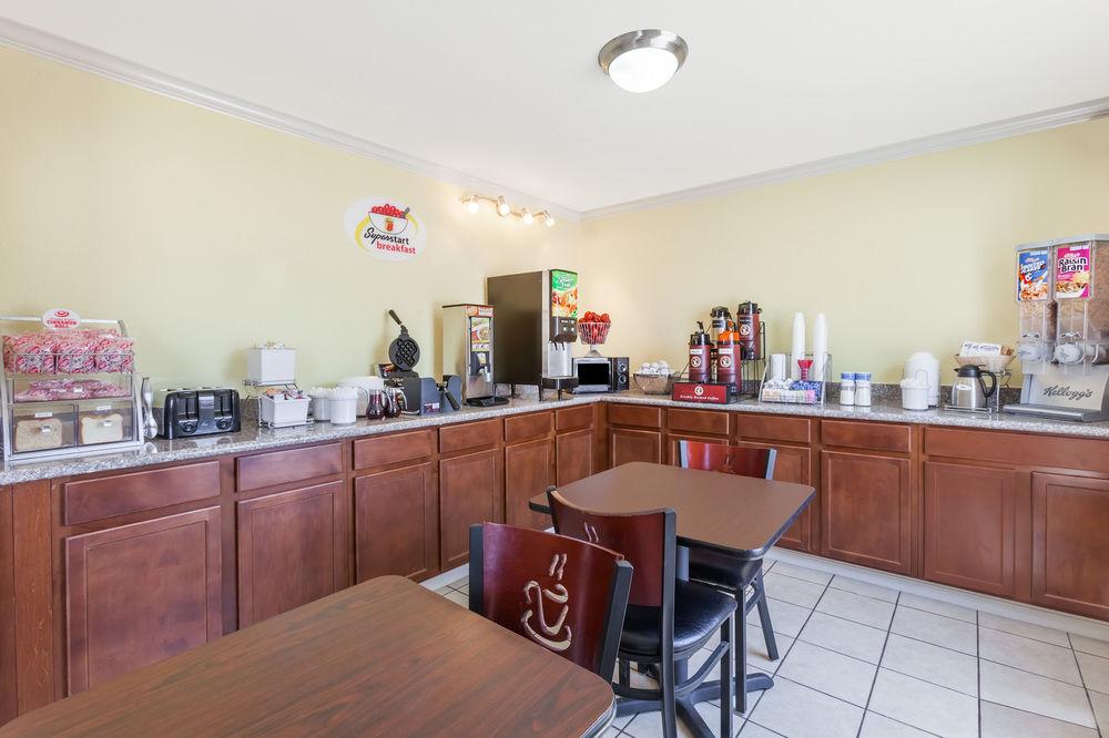 Super 8 by Wyndham Buffalo
