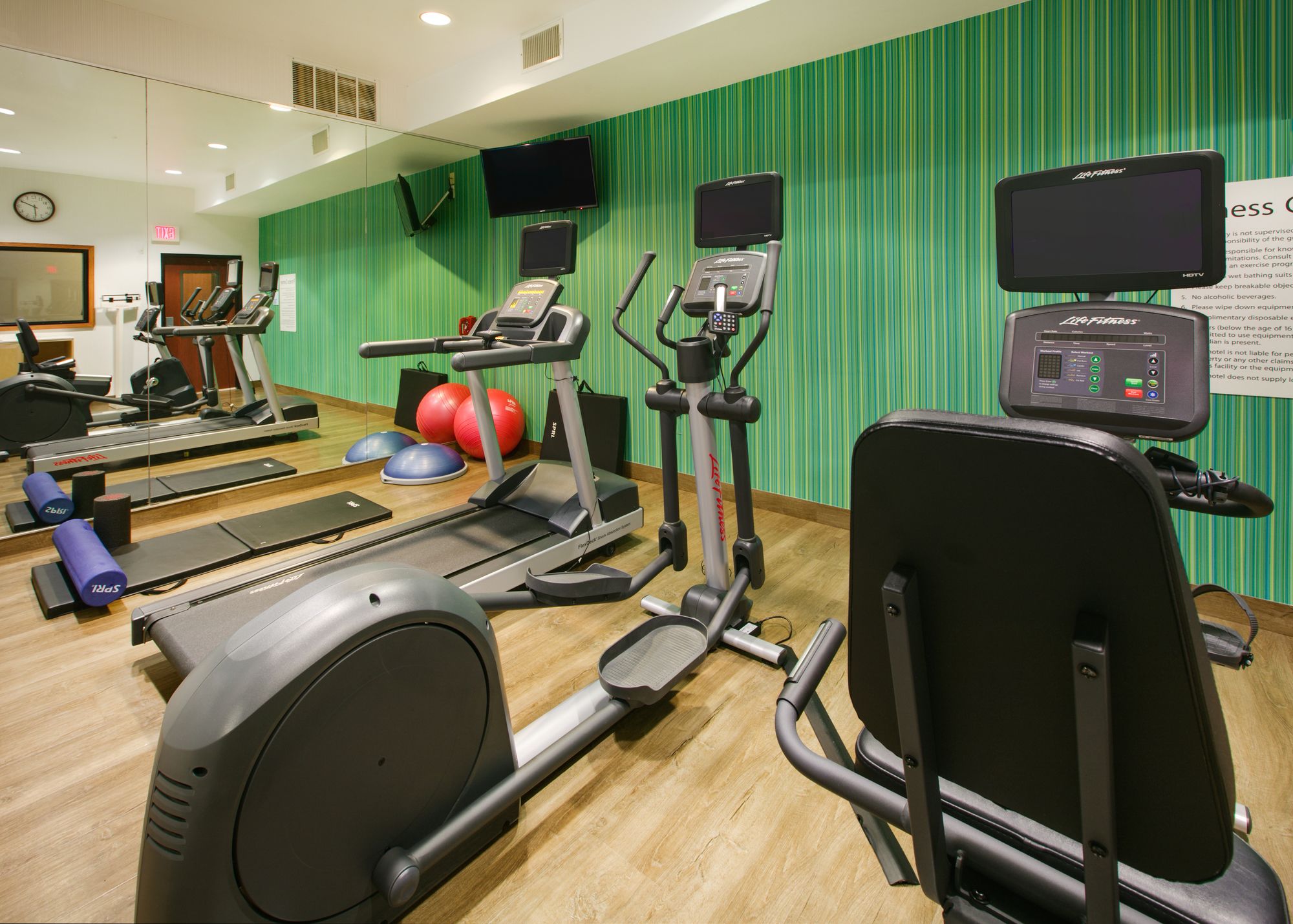 Holiday Inn Express & Suites Burleson/Ft. Worth