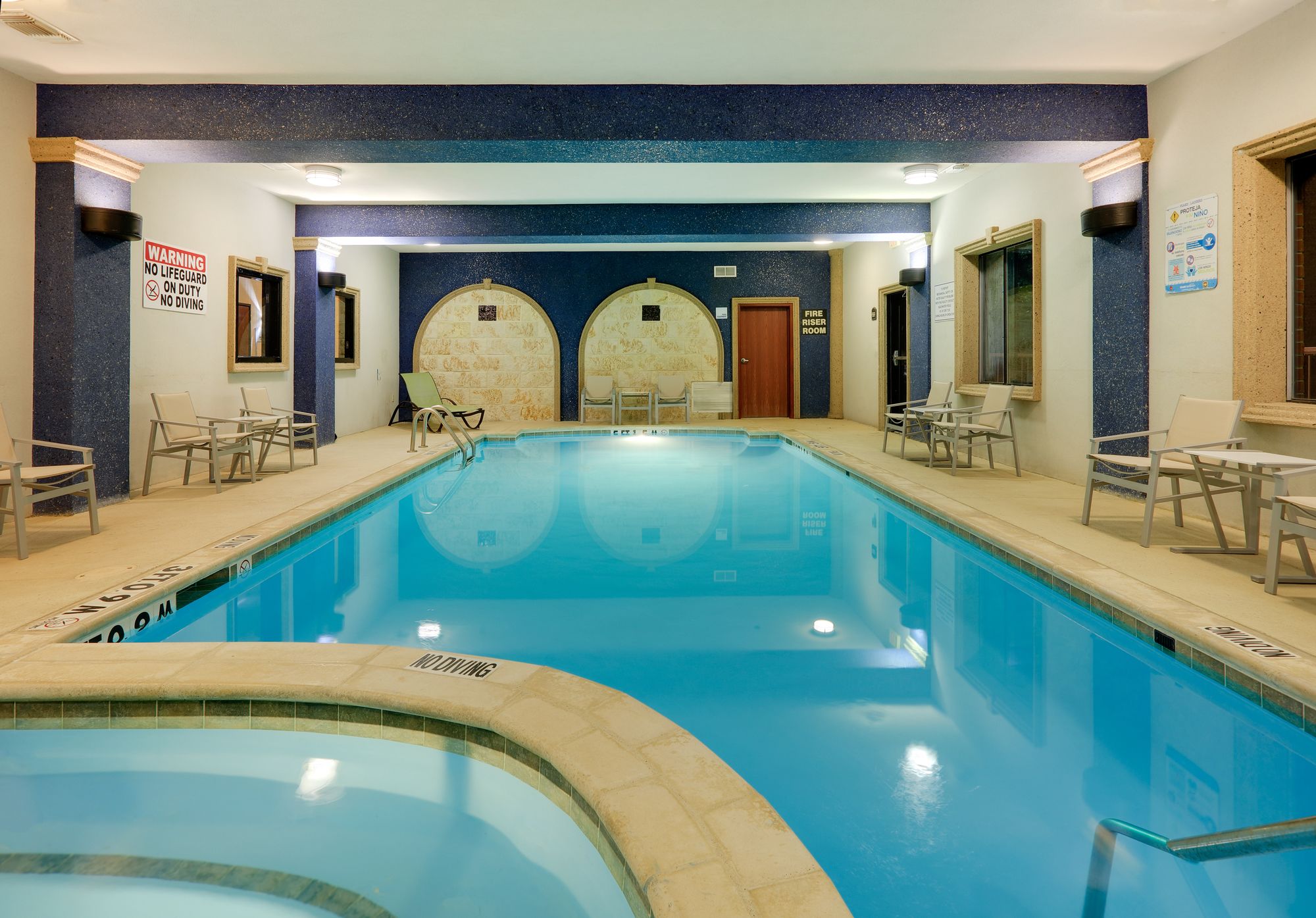 Holiday Inn Express & Suites Burleson/Ft. Worth