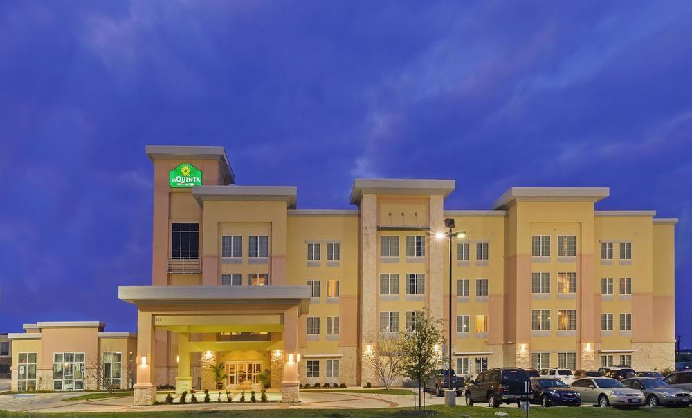 La Quinta Inn & Suites by Wyndham Burleson