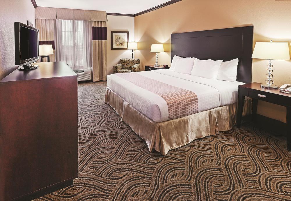 La Quinta Inn & Suites by Wyndham Burleson