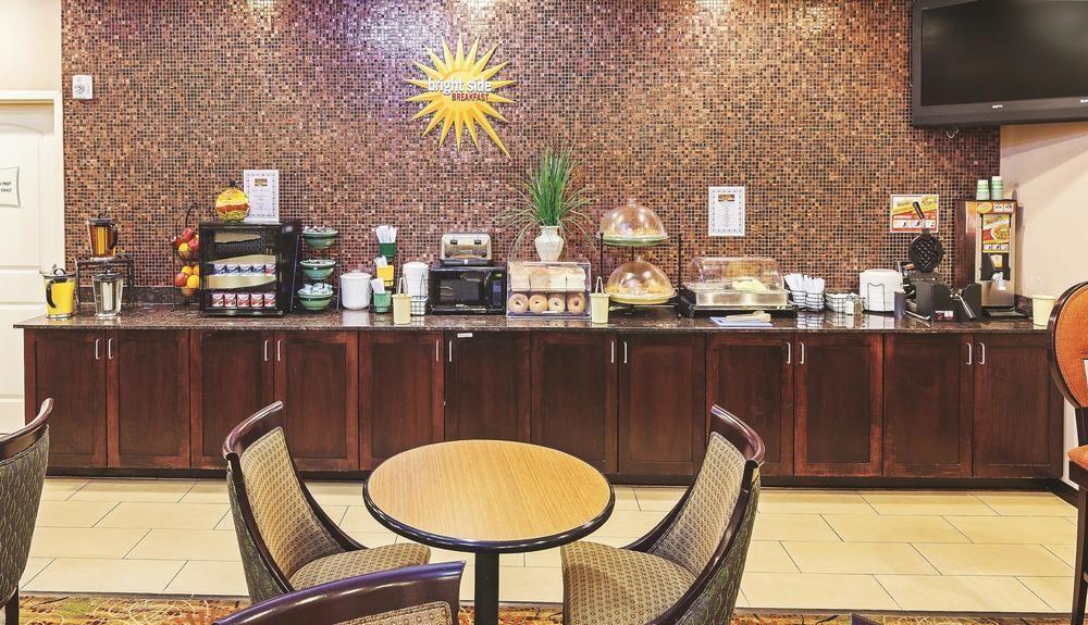 La Quinta Inn & Suites by Wyndham Burleson