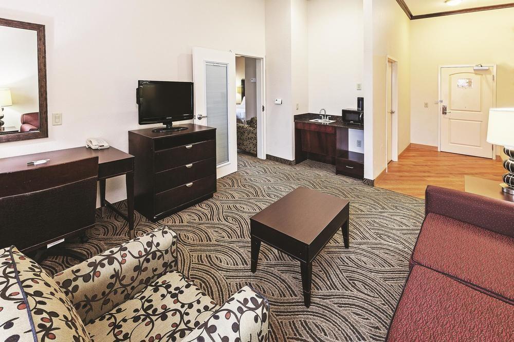 La Quinta Inn & Suites by Wyndham Burleson