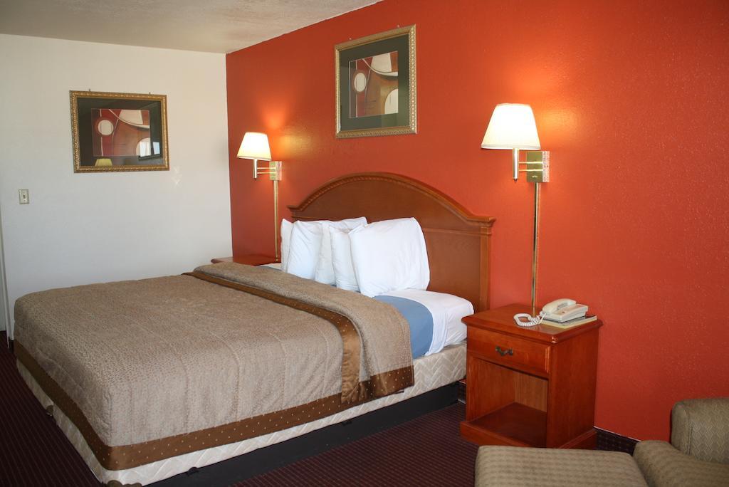 Days Inn by Wyndham Canton