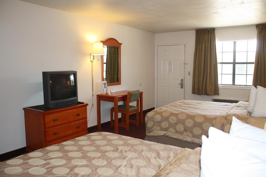 Days Inn by Wyndham Canton