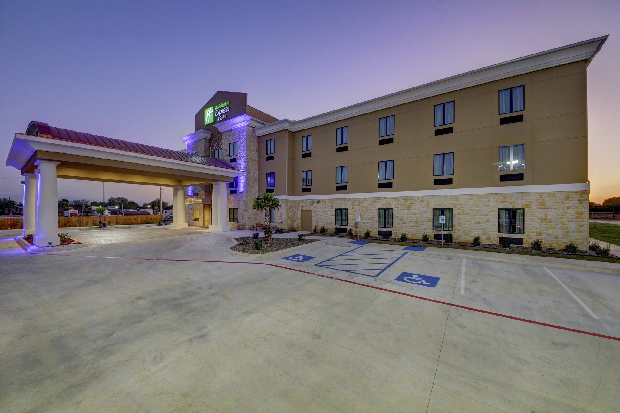 Holiday Inn Express & Suites Carrizo Springs