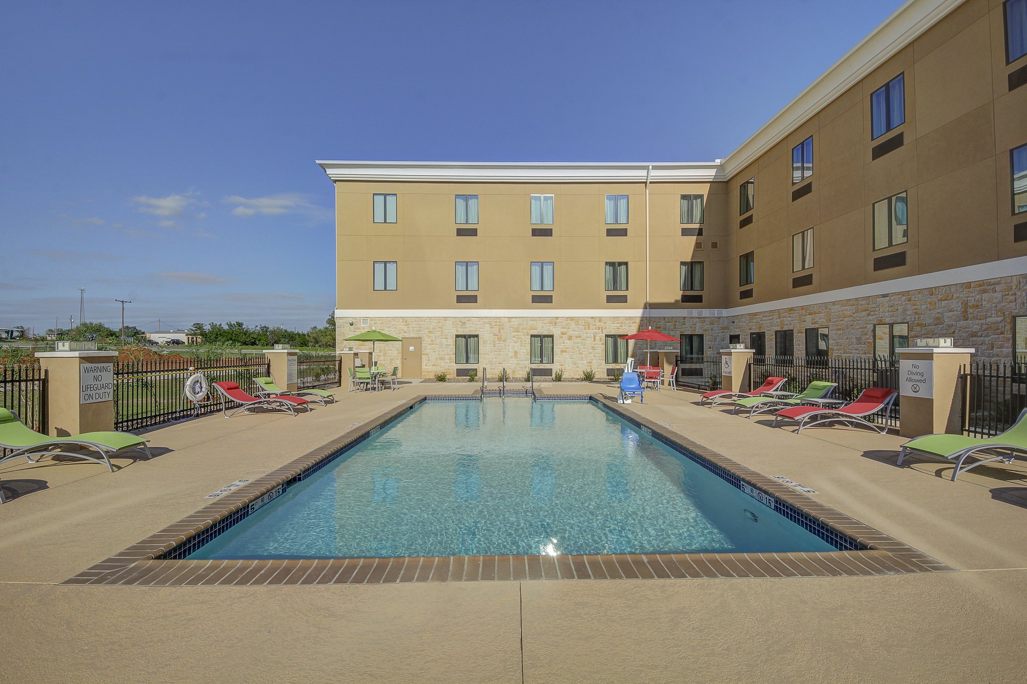 Holiday Inn Express & Suites Carrizo Springs