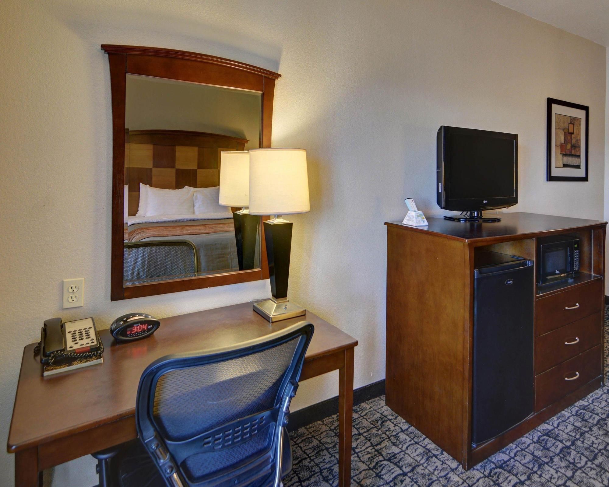 Best Western Carthage Inn & Suites